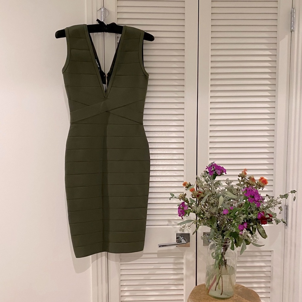 BEBE OLIVE VNECK BANDAGE DRESS